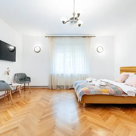 Lucky Villa *